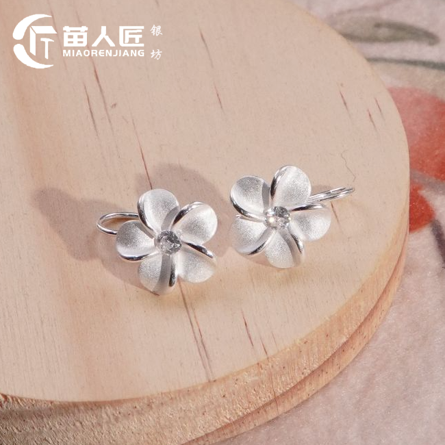 足银耳饰 苗人匠银坊 足银纯手工  镶嵌小栀子花弯钩耳坠