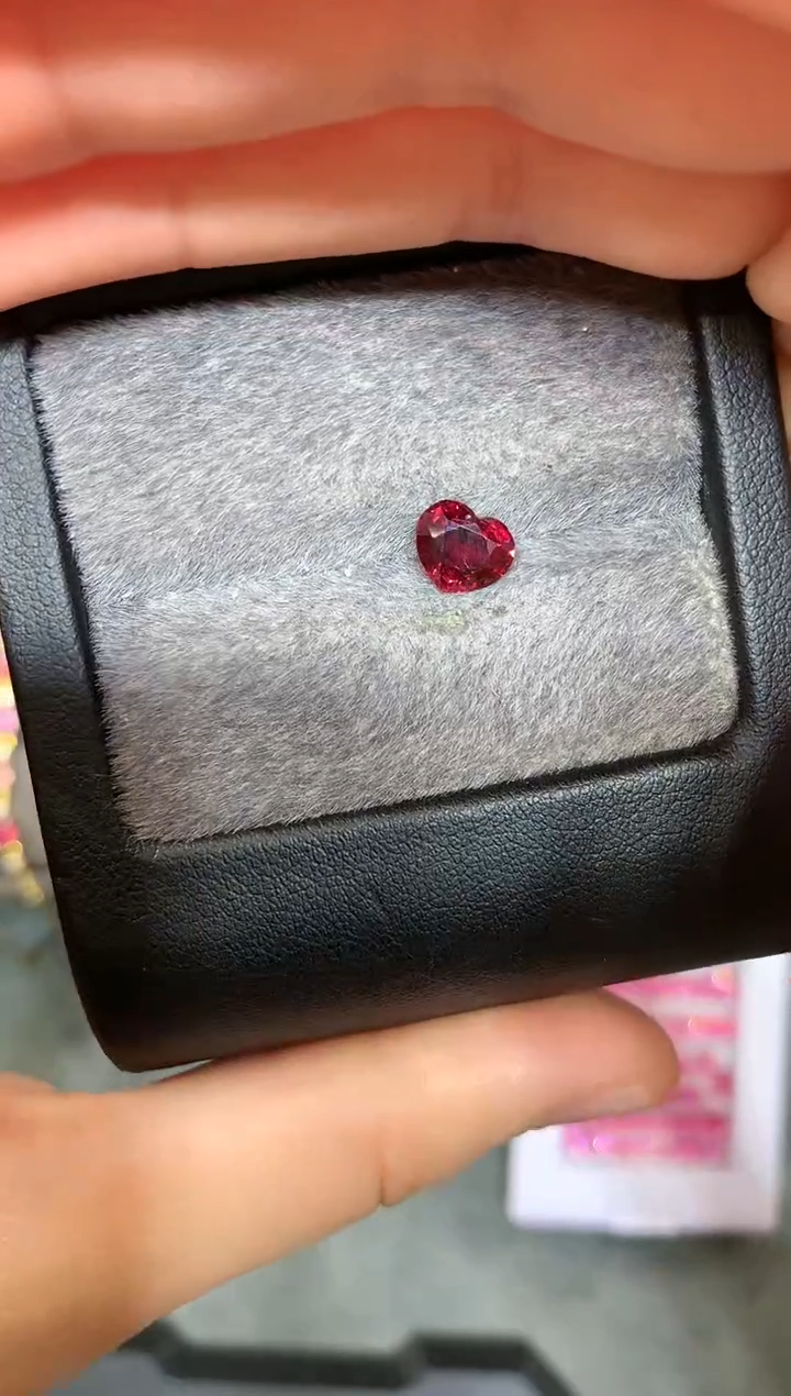 【闪购商品】定制尖晶石裸石未镶嵌心形 红蔷薇色调 1.23ct