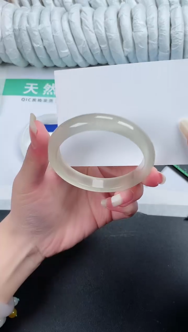 【闪购商品】石英质玉手镯未镶嵌296-54.5
