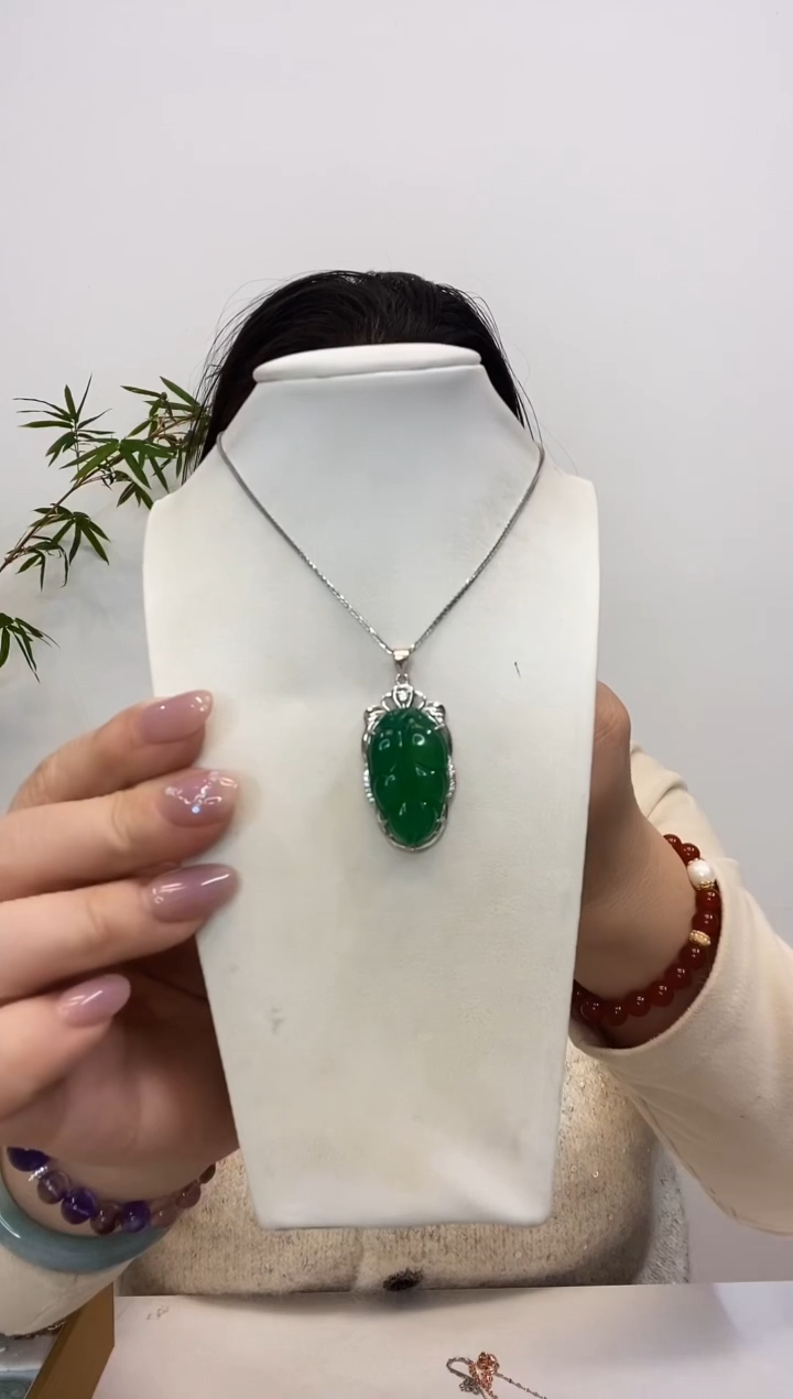 【闪购商品】玛瑙/玉髓吊坠(赠链)银S925镶嵌绿叶子