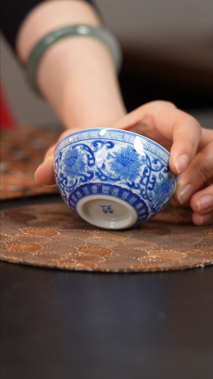 【闪购商品】杯看山柴窑青花缠枝