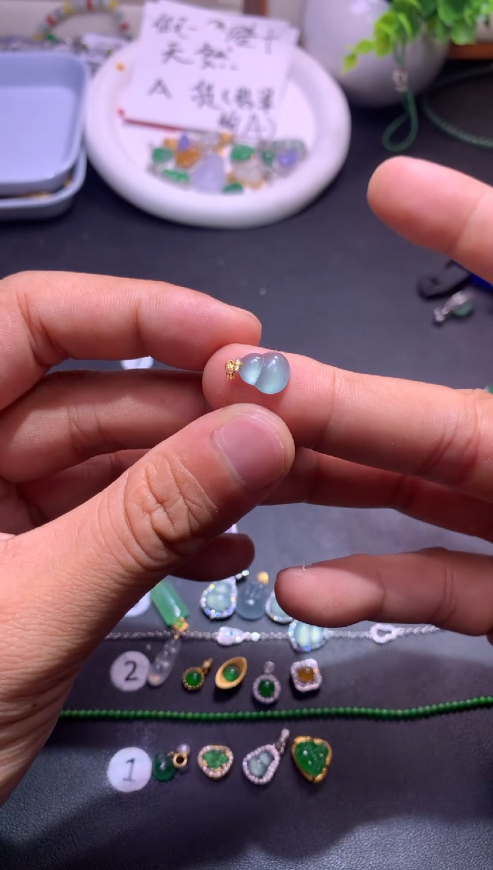 翡翠18K金镶嵌吊坠(不含链)1