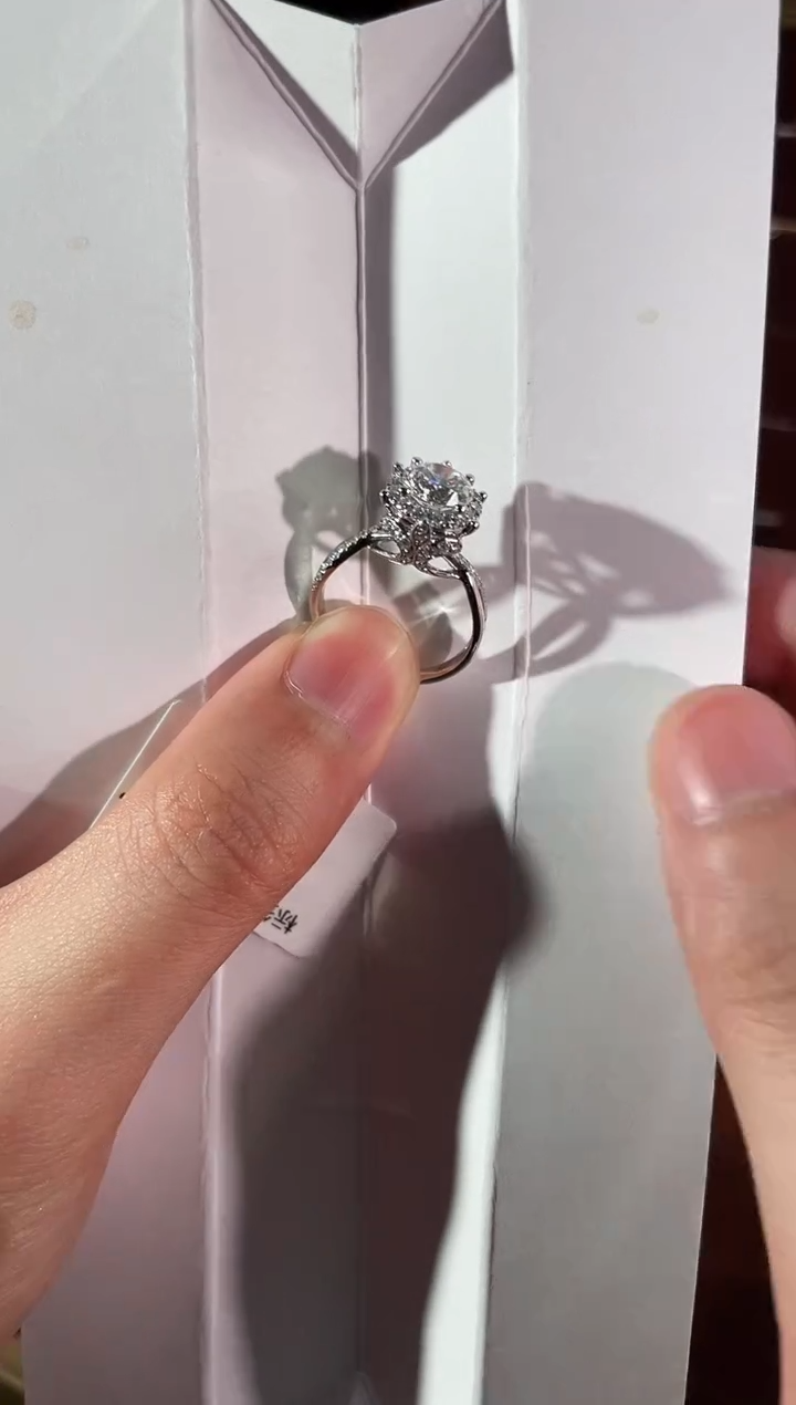 【闪购商品】实验室培育钻石18K金镶嵌1.5克拉王室庄园