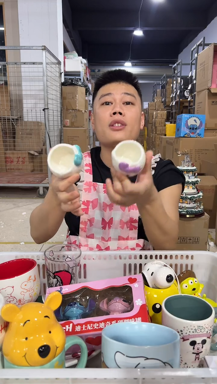 瓷片小号紫色加蓝色kt猫小茶杯2件套微瑕