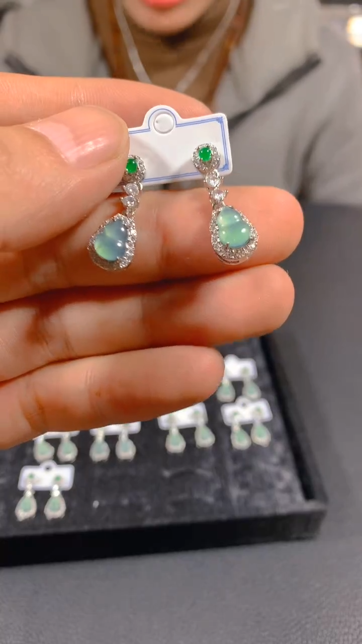 未镶嵌翡翠耳饰《多样性发一》