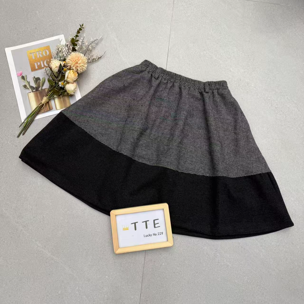 【TTE严选】2025冬装韩版黑色拼格仔花苞裙（1224-37）