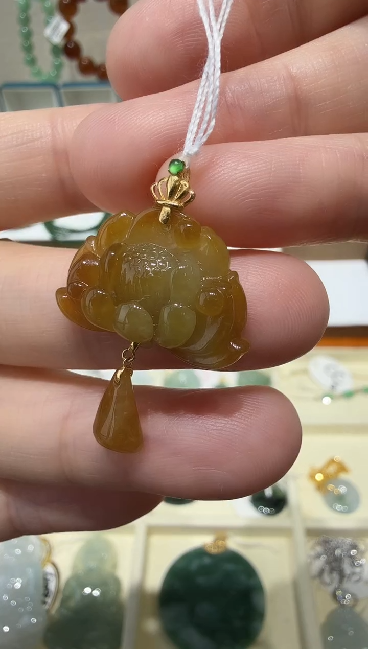 18K金镶嵌挂件翡翠A货翡翠多样性孤品