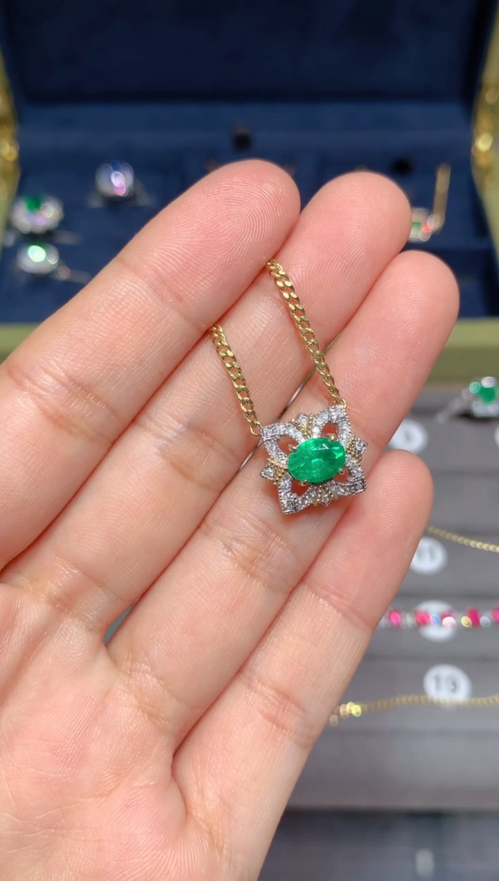 【闪购商品】祖母绿项链18K金镶嵌1.1CT