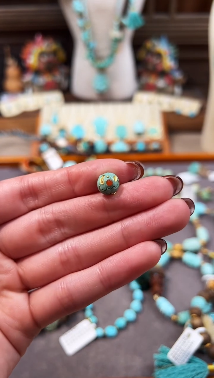 未镶嵌绿松石配饰小丑南瓜