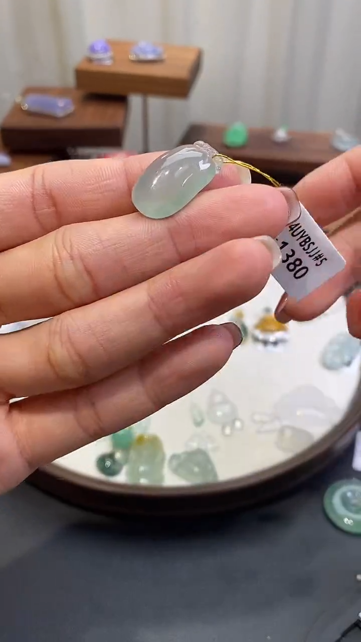 【闪购商品】翡翠颈饰未镶嵌福瓜