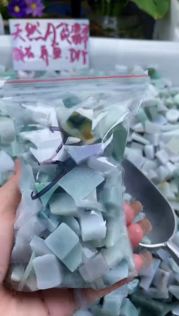 翡翠配石天然翡翠小号500克3