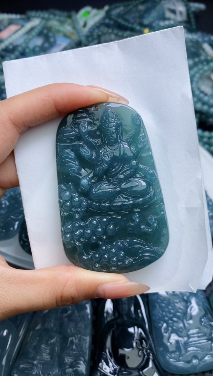 【闪购商品】翡翠颈饰未镶嵌           