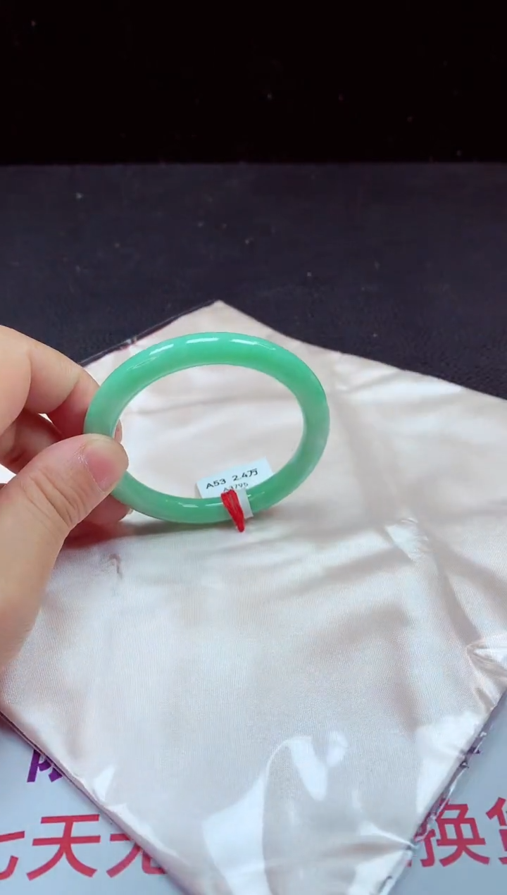 【闪购商品】翡翠手镯未镶嵌镯子53+