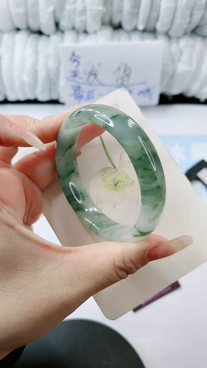 【闪购商品】石英质玉手镯未镶嵌多样性发货L235