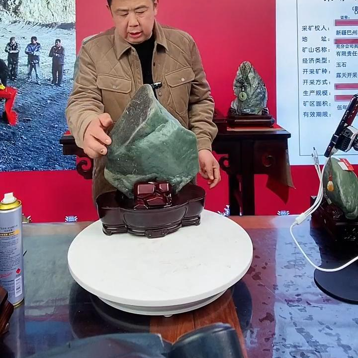 新疆原石摆件带底座发一件编号019