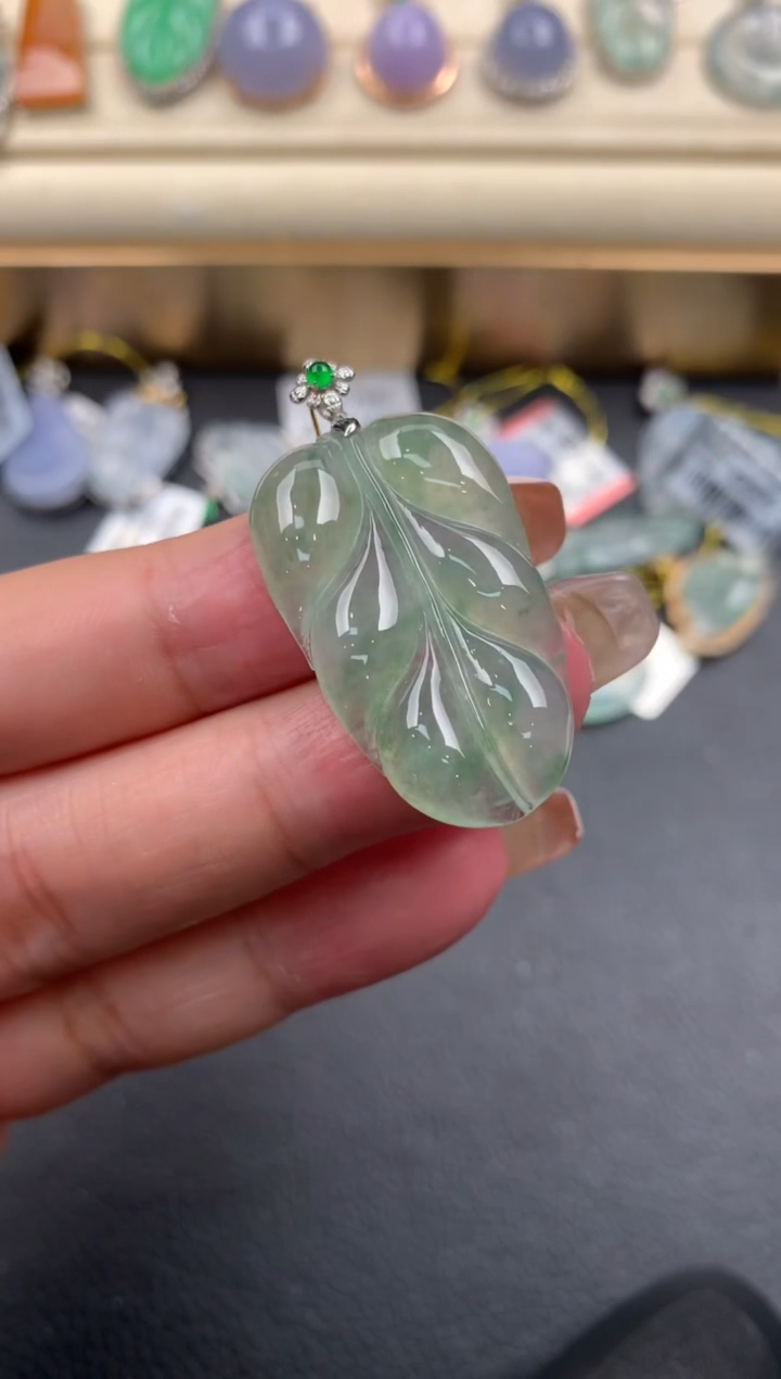 【闪购商品】翡翠颈饰18K金镶嵌Q230     