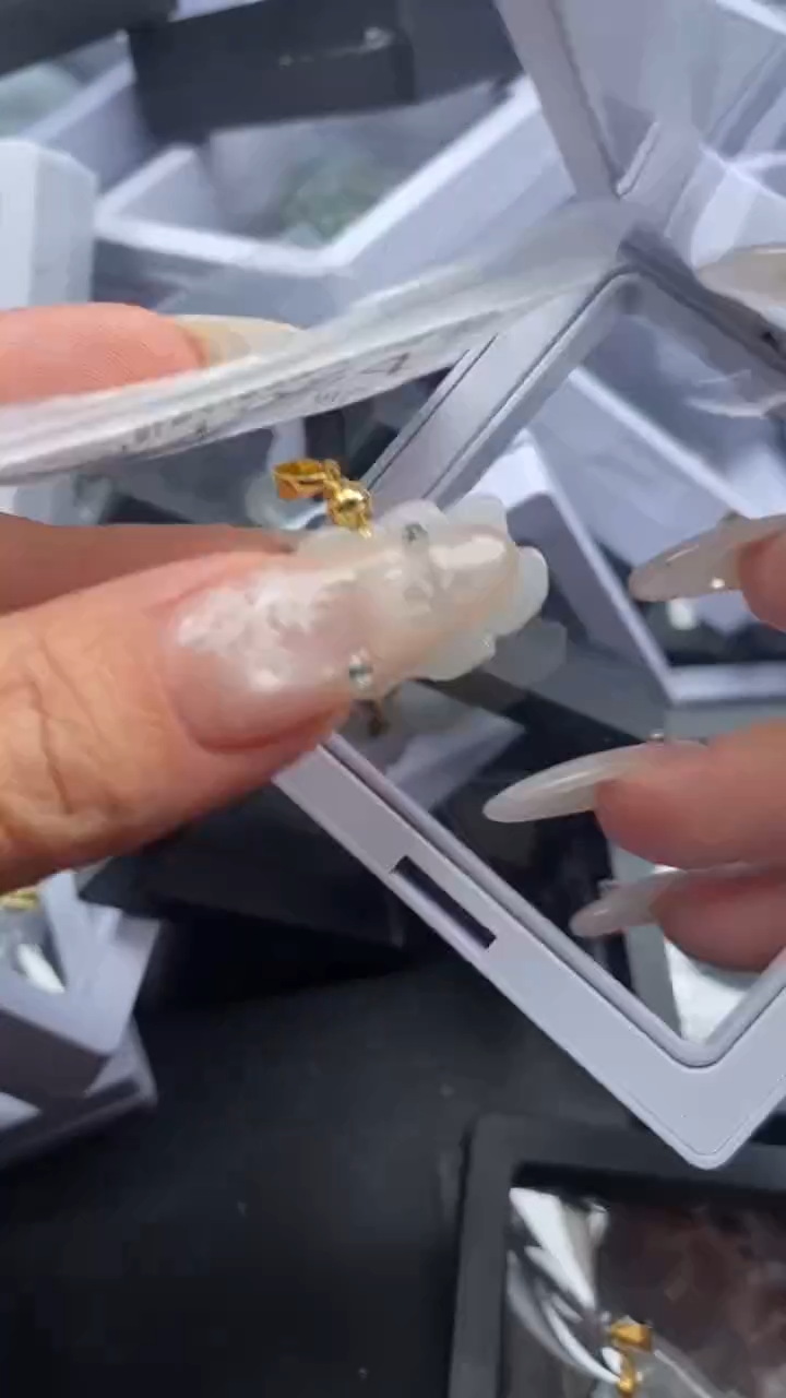 颈饰未镶嵌翡翠1954