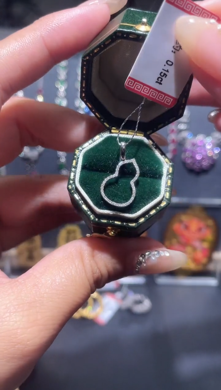 【闪购商品】钻石吊坠(不含链)18K金镶嵌钻石吊坠