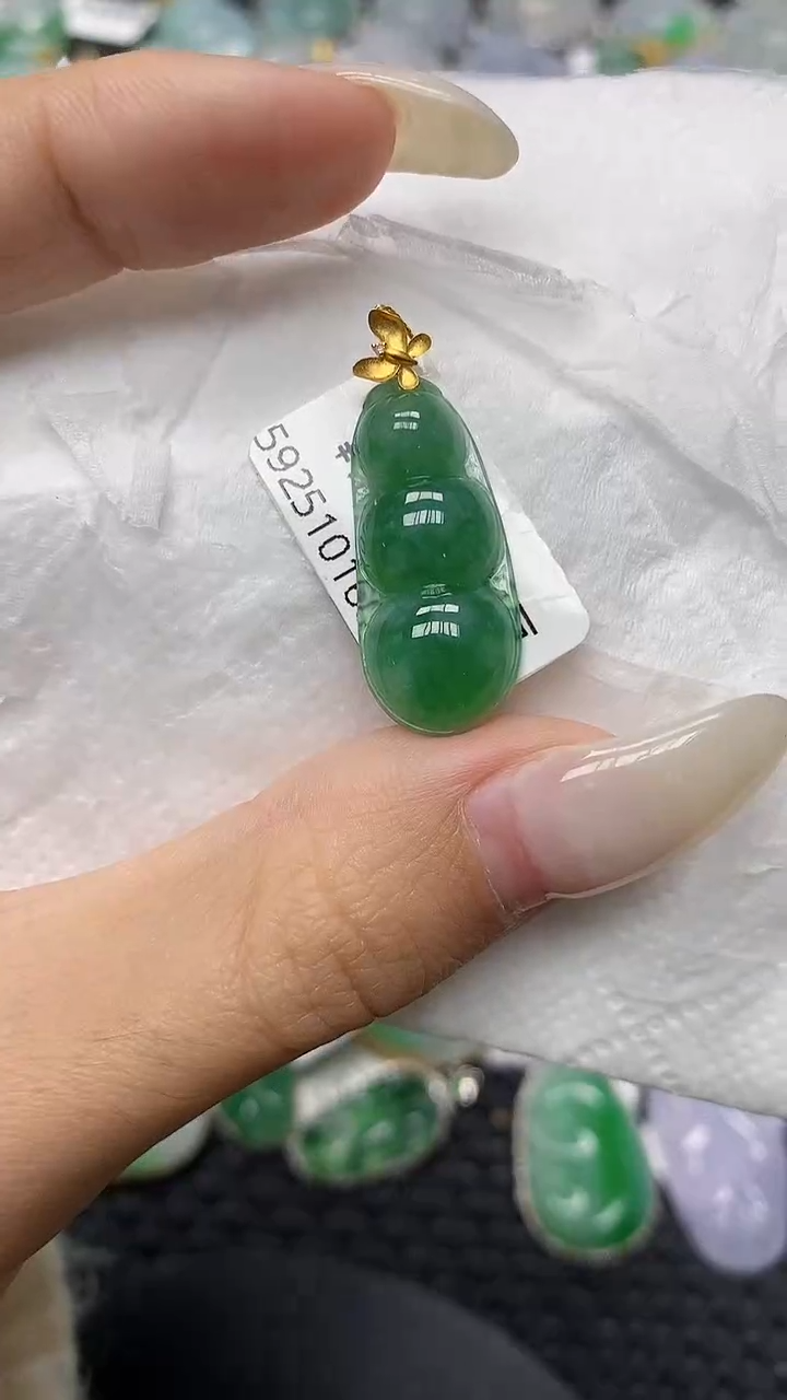 颈饰18K金镶嵌翡翠11111111111