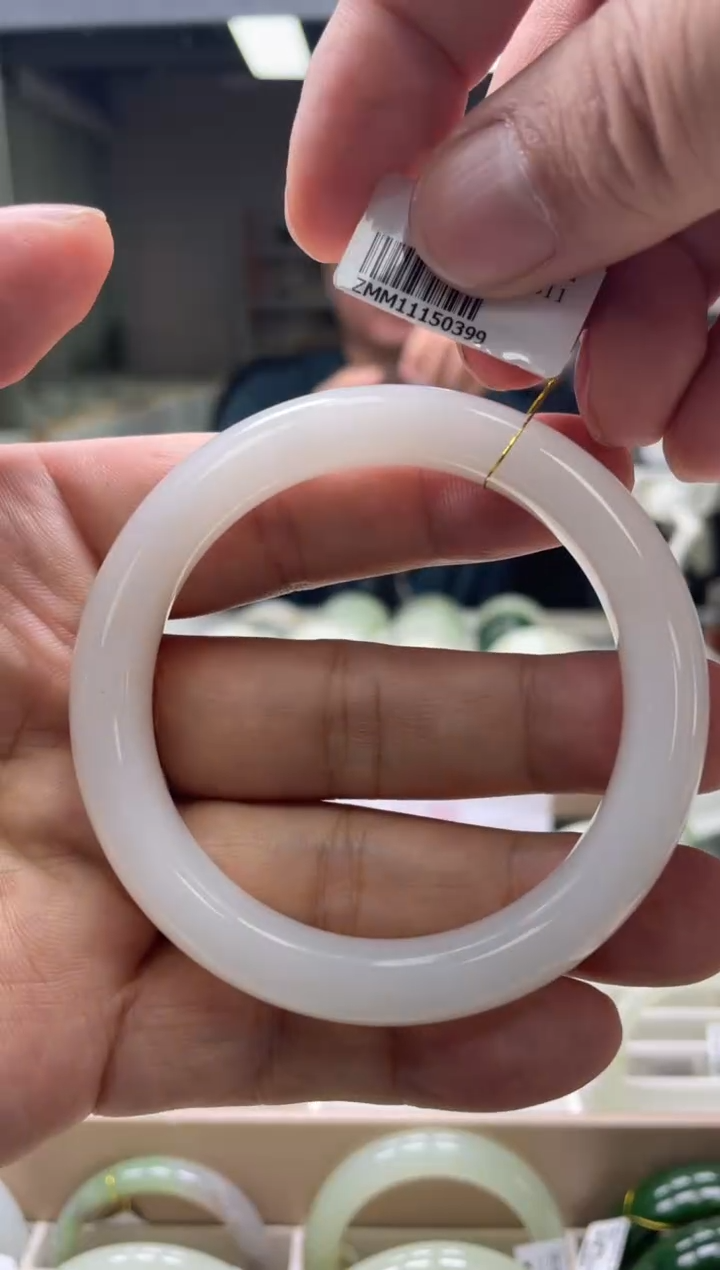 【闪购商品】和田玉手镯未镶嵌56圈口0399