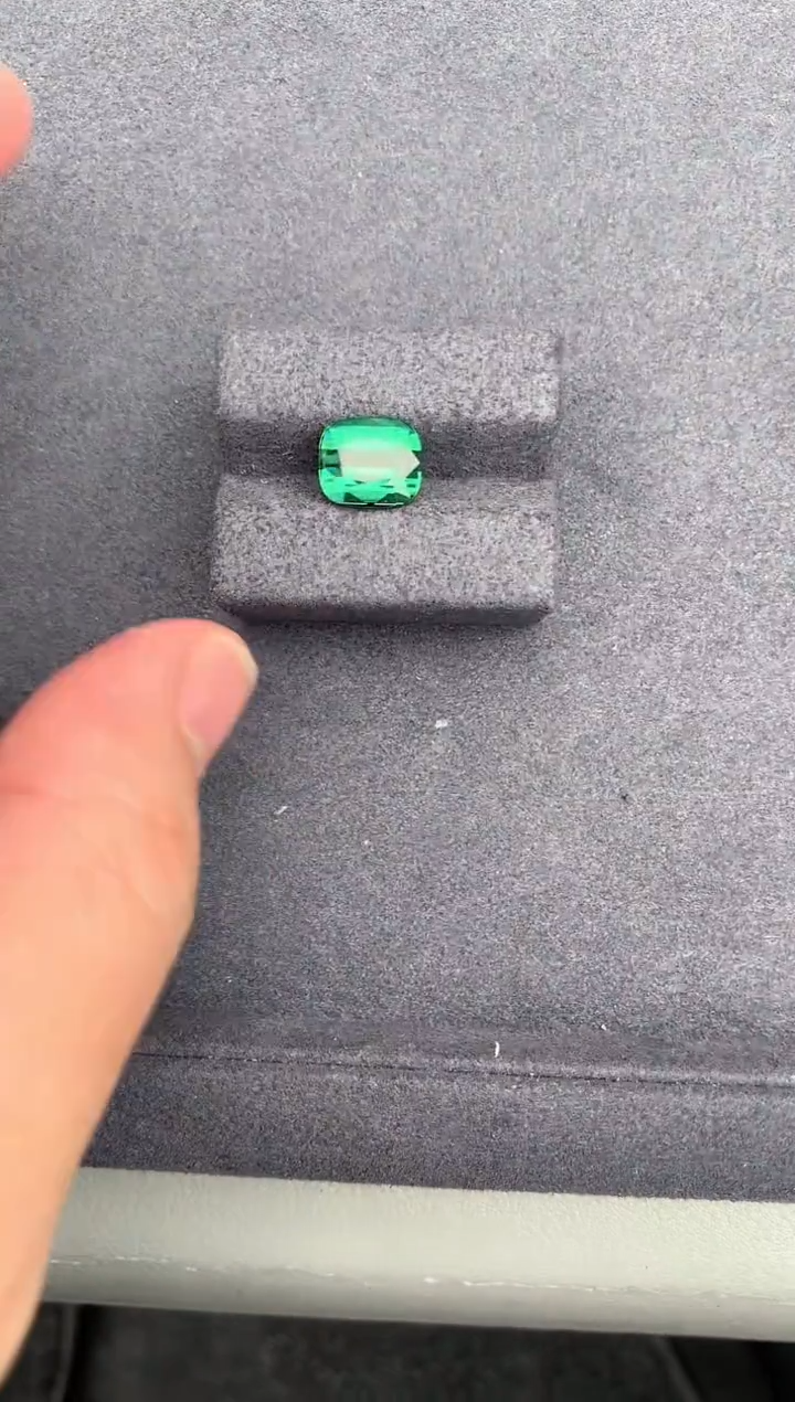 【闪购商品】碧玺裸石未镶嵌2.2ct绿碧玺