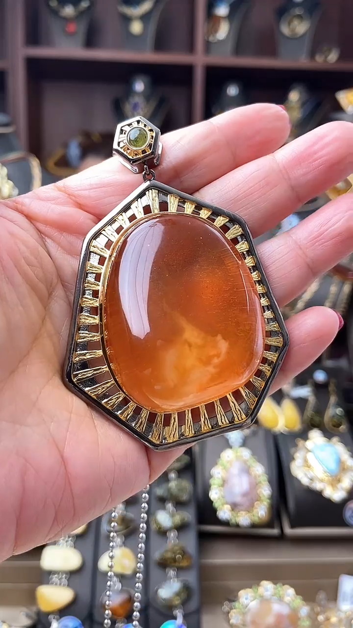 【闪购商品】琥珀颈饰银S925镶嵌吊坠