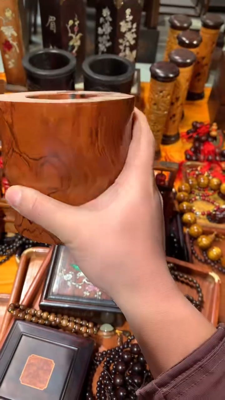 【闪购商品】花梨木类木艺笔筒