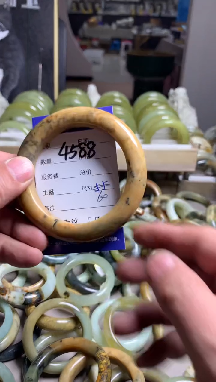 【闪购商品】蛇纹石玉手镯未镶嵌4588