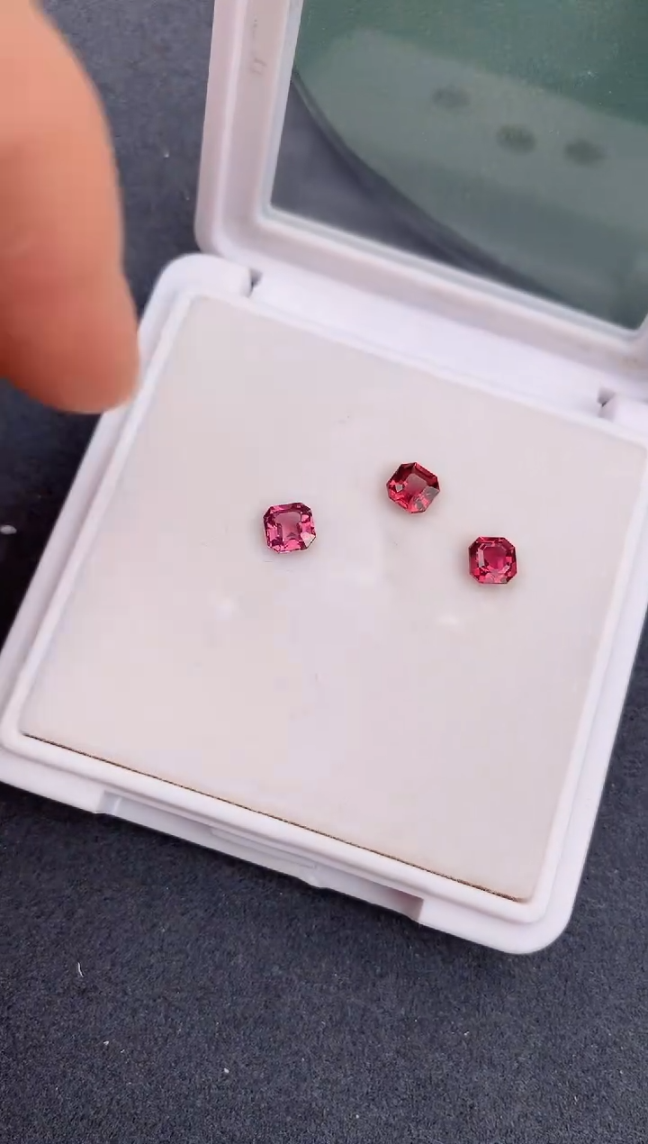 【闪购商品】碧玺裸石未镶嵌1.3ct 碧玺套盒