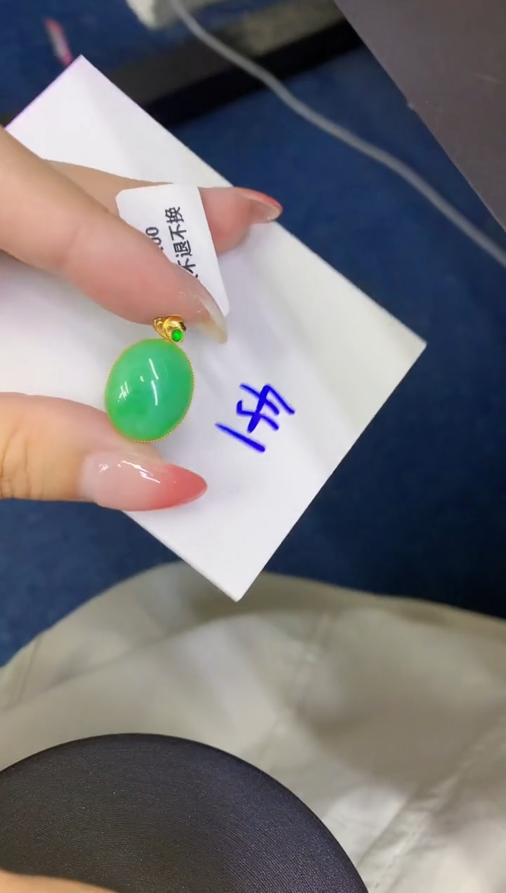 翡翠18K金镶嵌颈饰缅甸天然翡翠A货