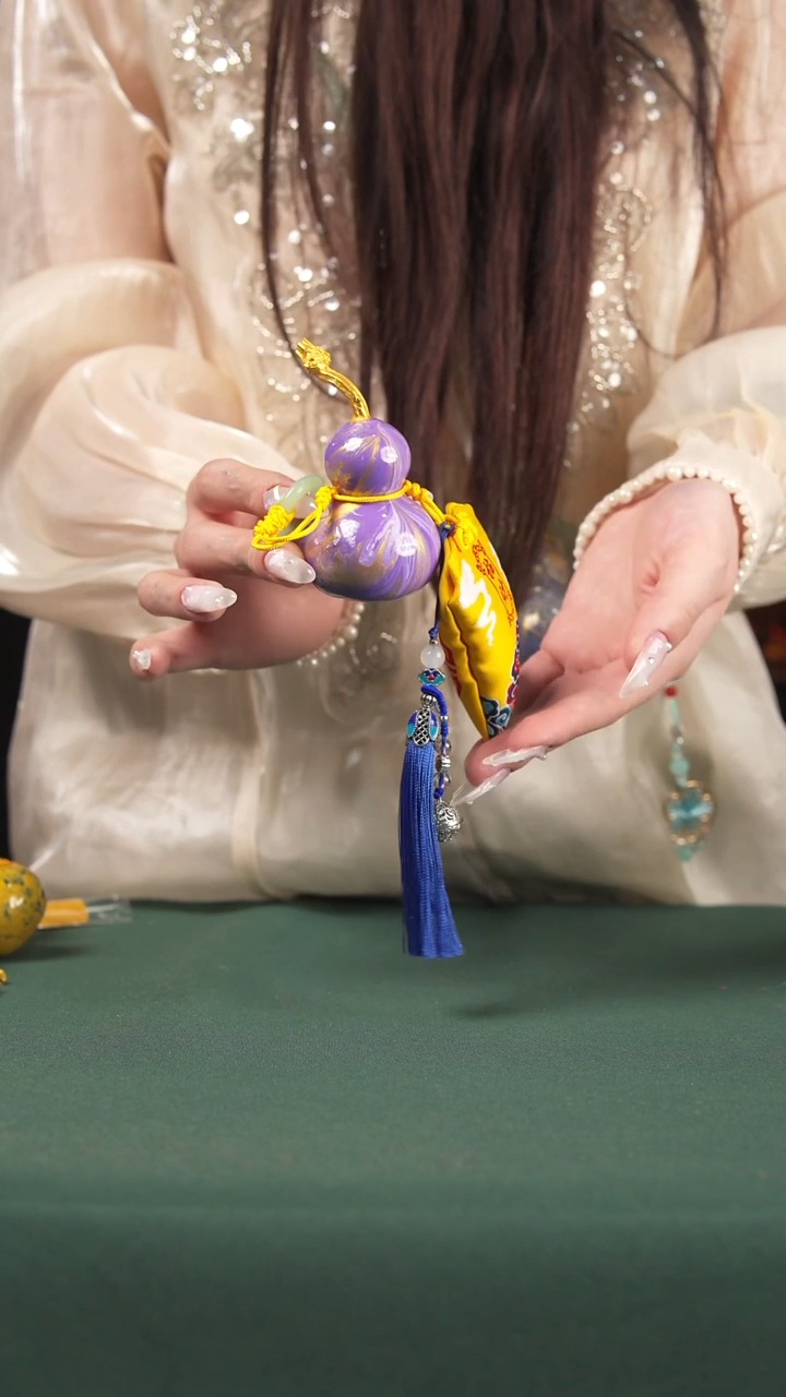 132飘漆小葫芦车挂款-38.8