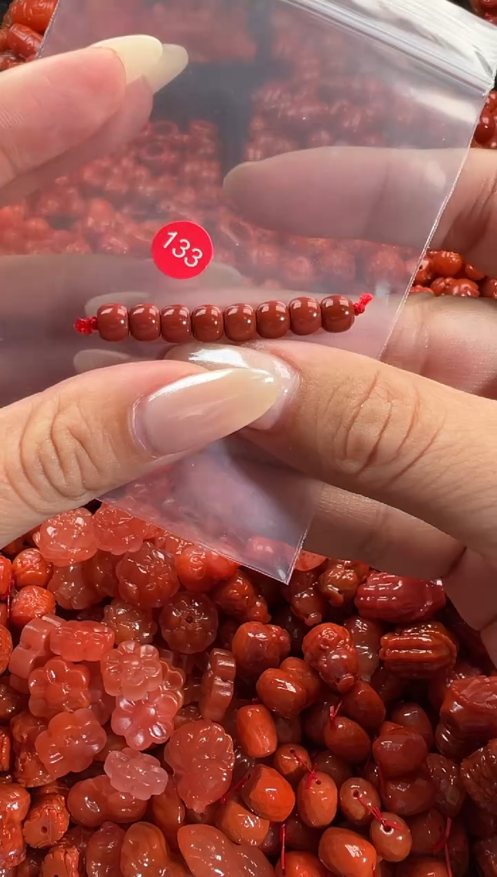 颈饰未镶嵌南红玛瑙1