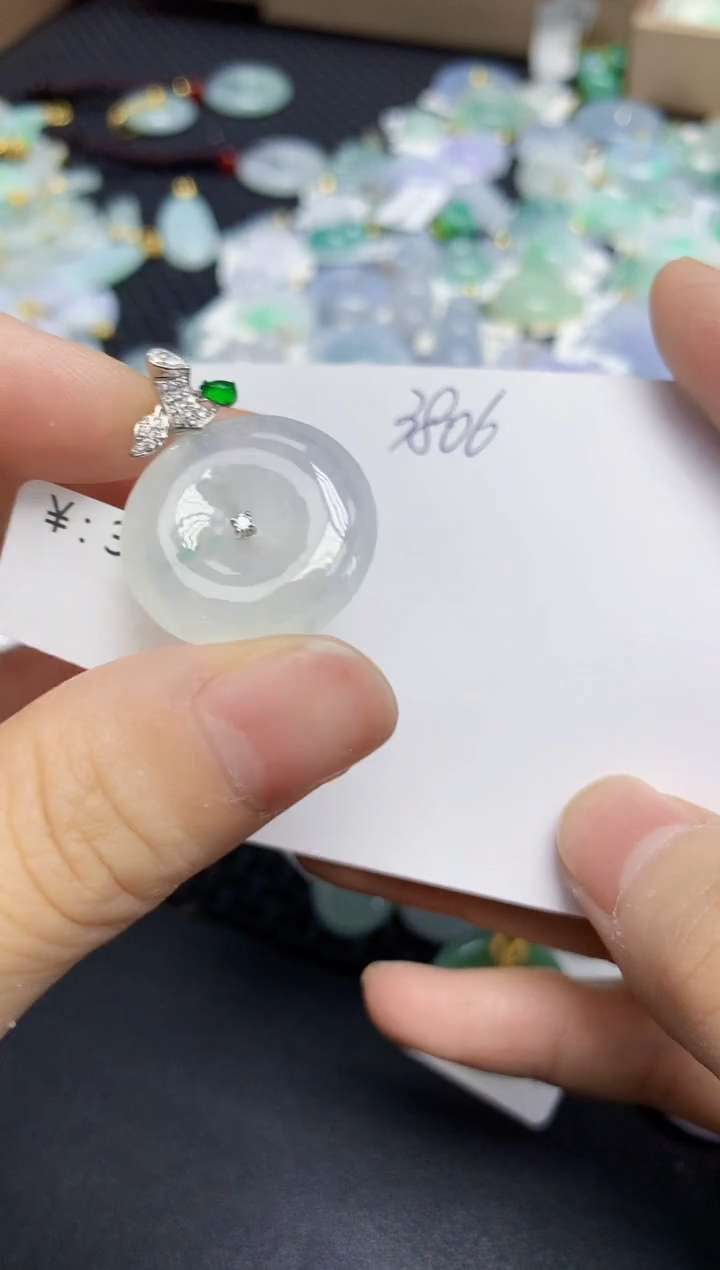 翡翠18K金镶嵌颈饰天然缅甸翡翠A货