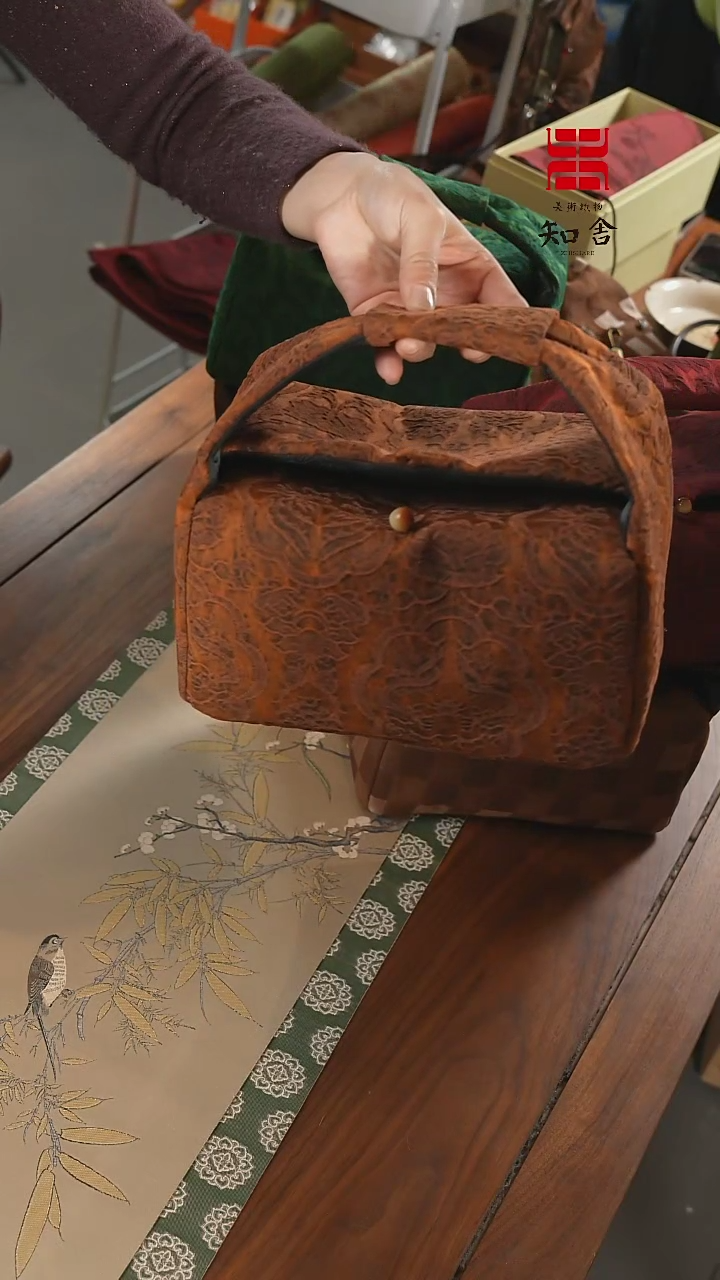 【闪购商品】织绣旅行包············