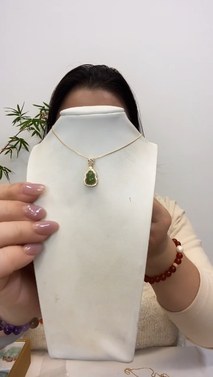 【闪购商品】和田玉颈饰银S925镶嵌小葫芦赠合金链