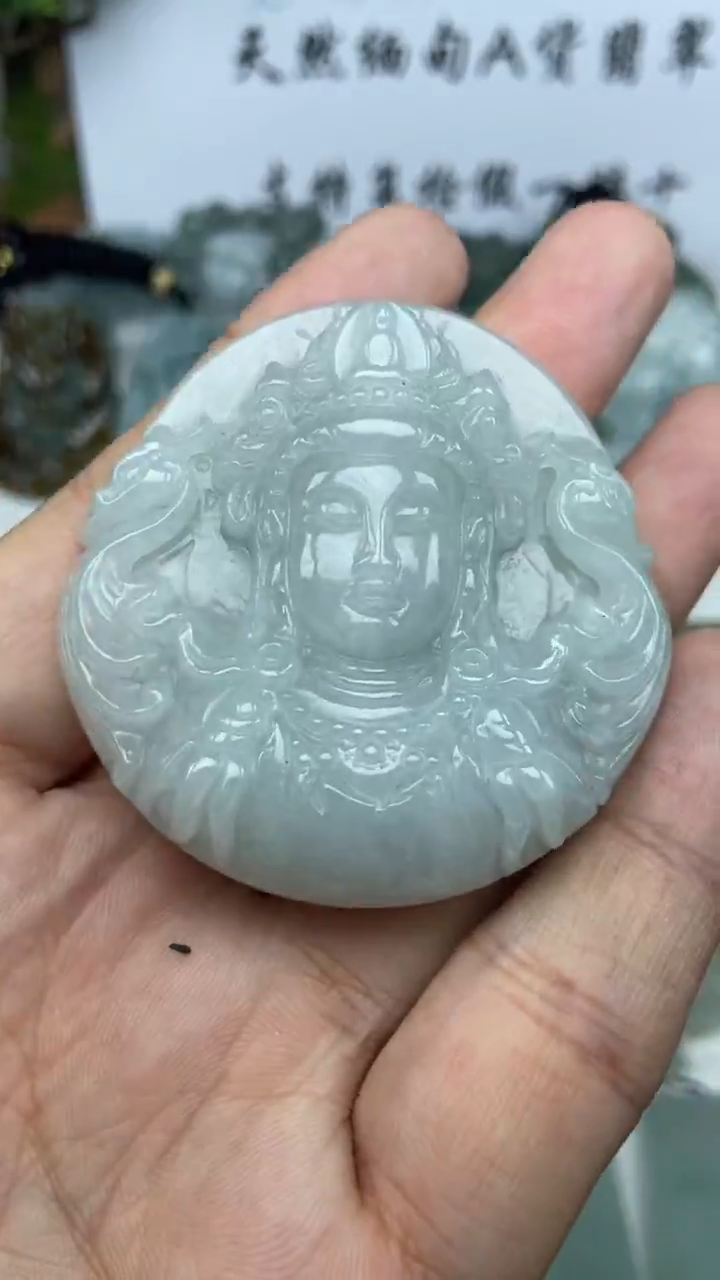 翡翠未镶嵌颈饰出人头地