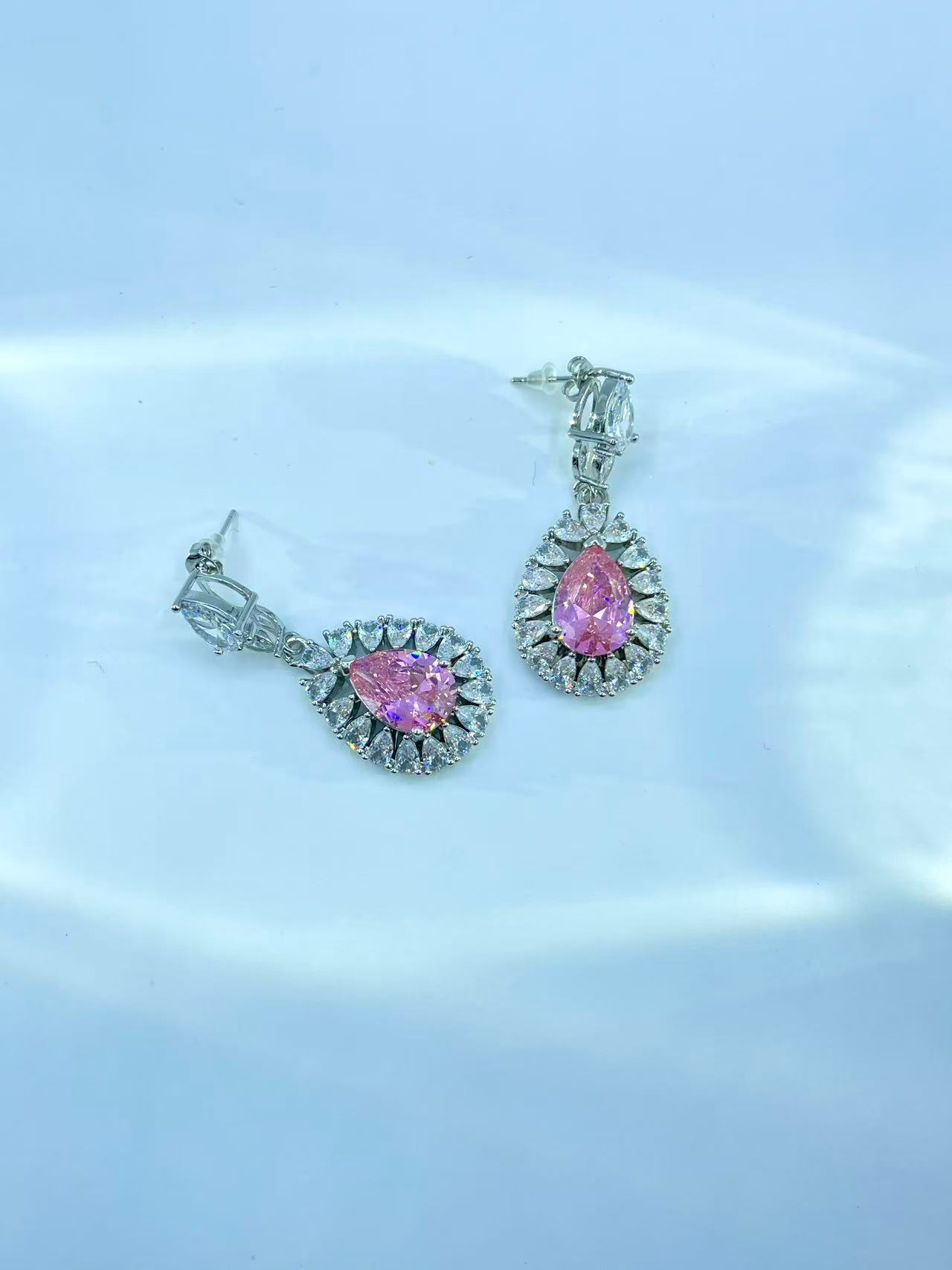 培育蓝宝石粉宝流光·银镶泪滴耳坠