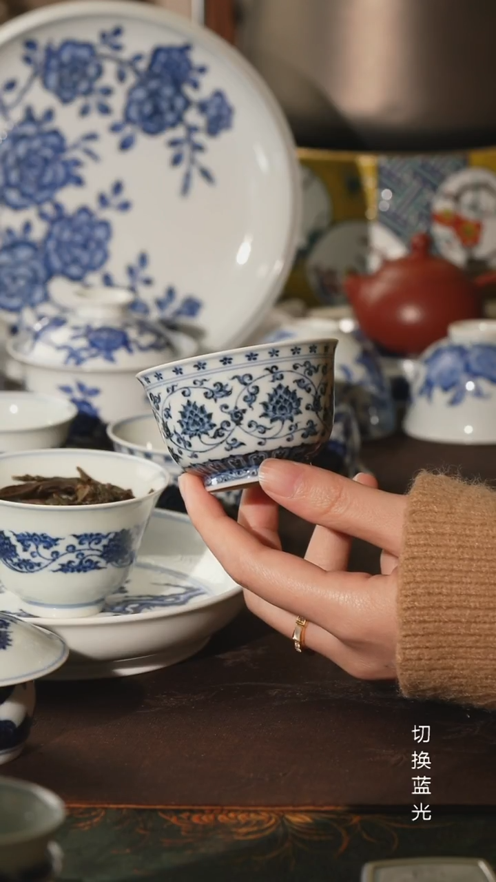 松风馆藏仿明青花缠枝莲圆融杯