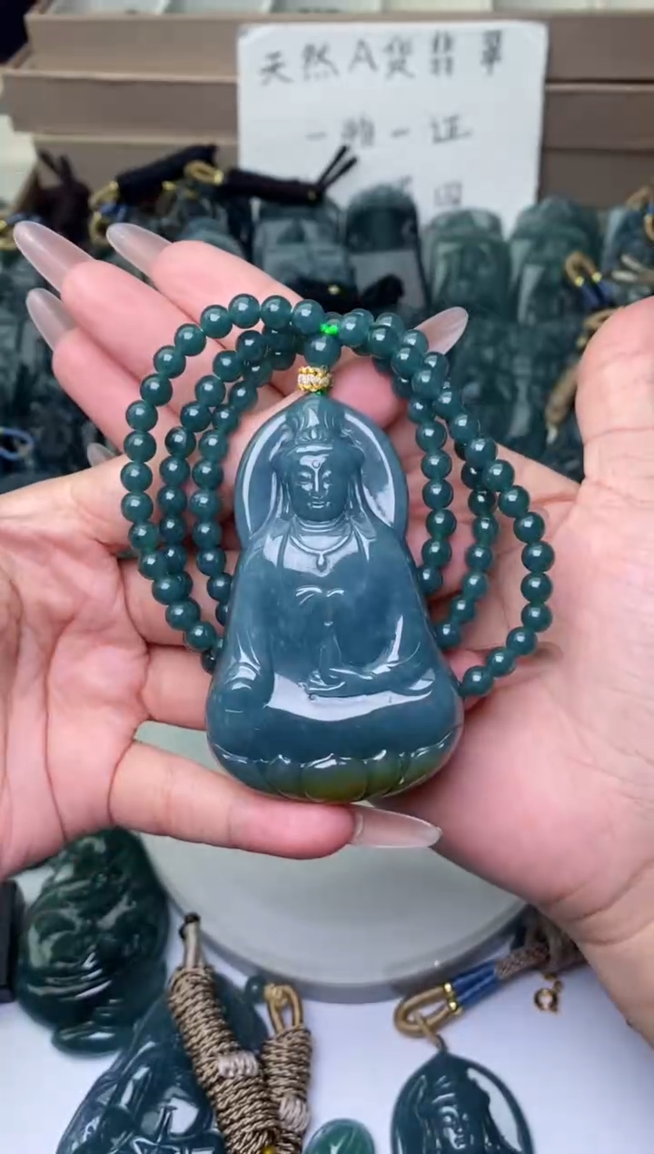颈饰未镶嵌翡翠          
