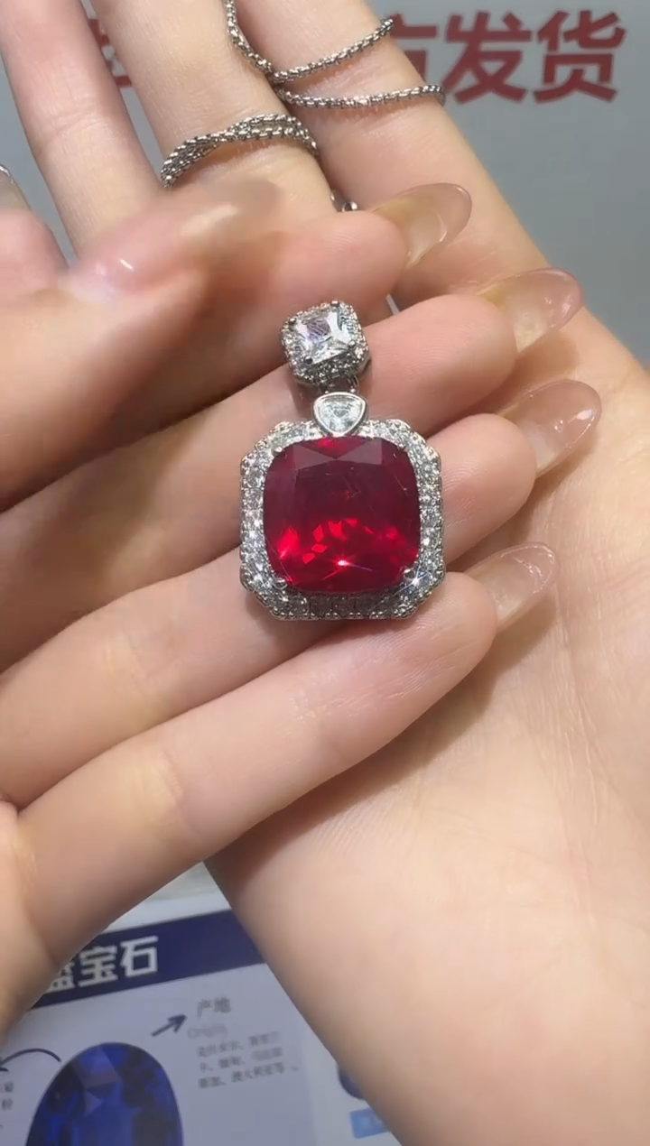 吊坠(赠链)18K金镶嵌红宝石1