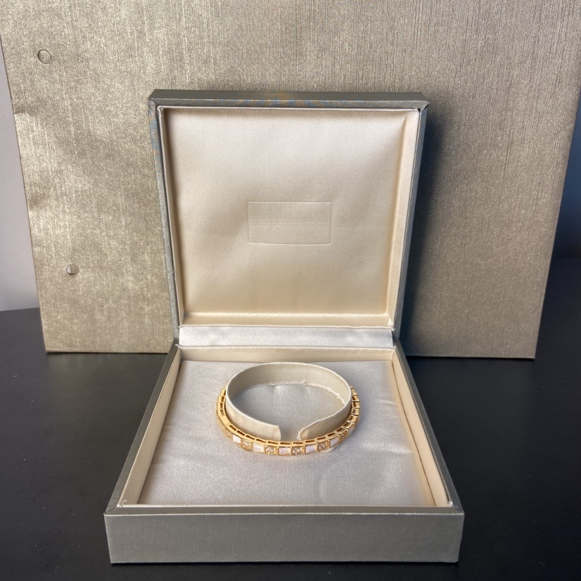  时尚百搭手镯QQJZ~5015