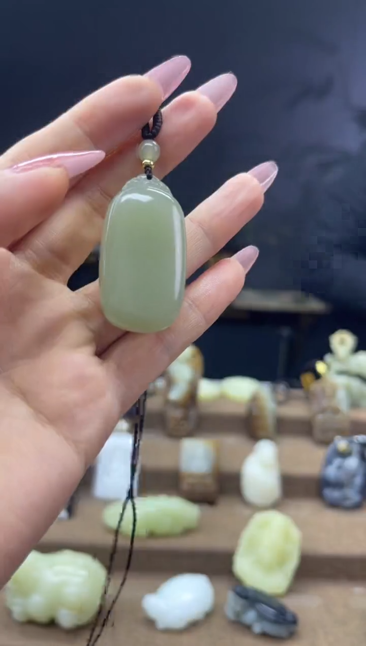 颈饰未镶嵌和田玉1