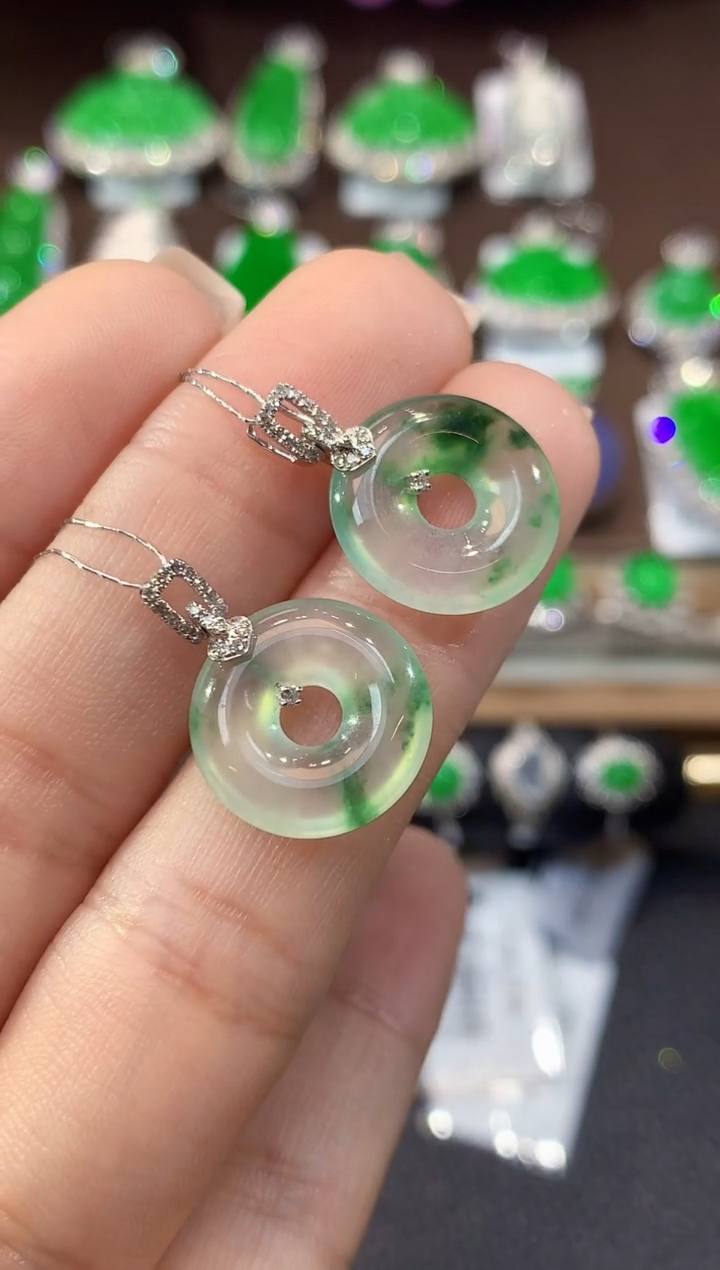 吊坠(不含链)18K金镶嵌翡翠A25多样性发一件