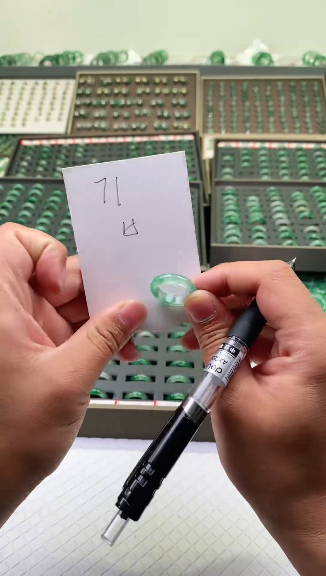 未镶嵌石英质玉（非洲翠）戒圈微瑕戒圈15