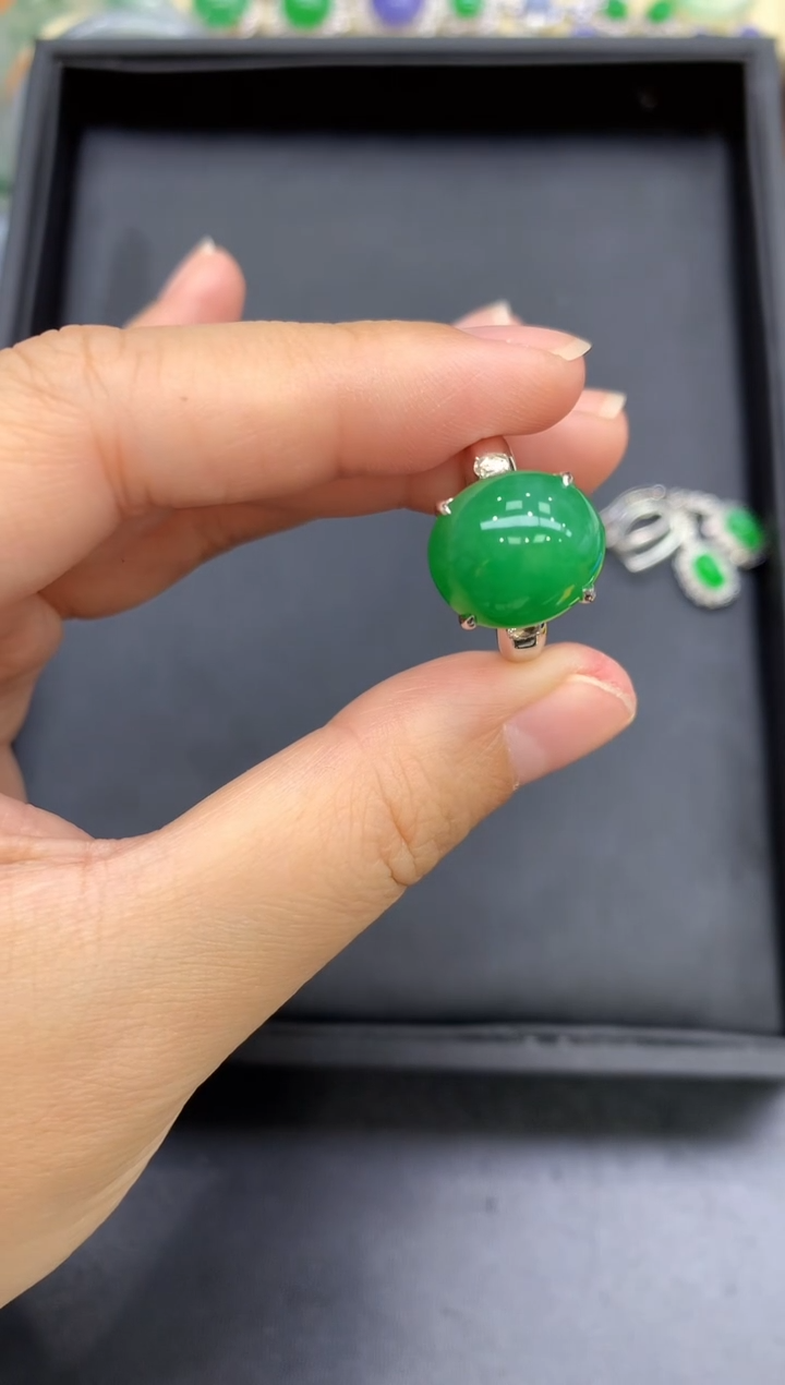 18K金镶嵌戒指翡翠678-中国好珍宝