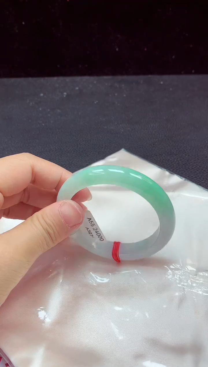 【闪购商品】翡翠手镯（圆镯）未镶嵌手镯55