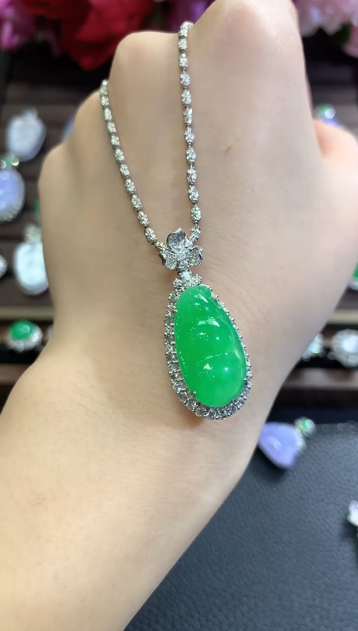 吊坠(不含链)18K金镶嵌翡翠W*?秋日珠宝Q888