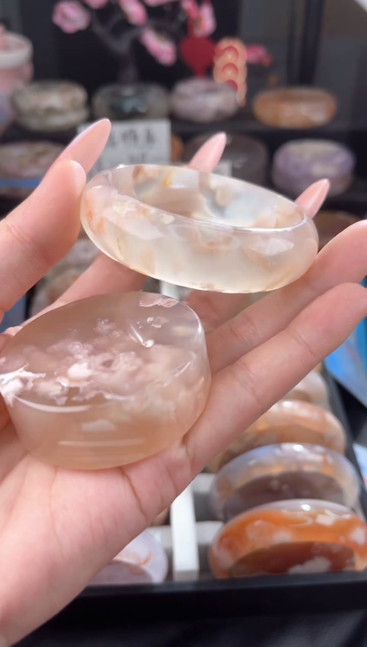 【闪购商品】石英质玉手镯未镶嵌52