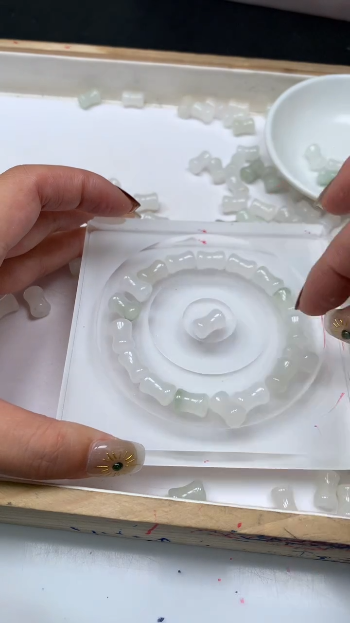 未镶嵌散珠石英质玉B76 天山翠 胖竹节8*12mm10个8元