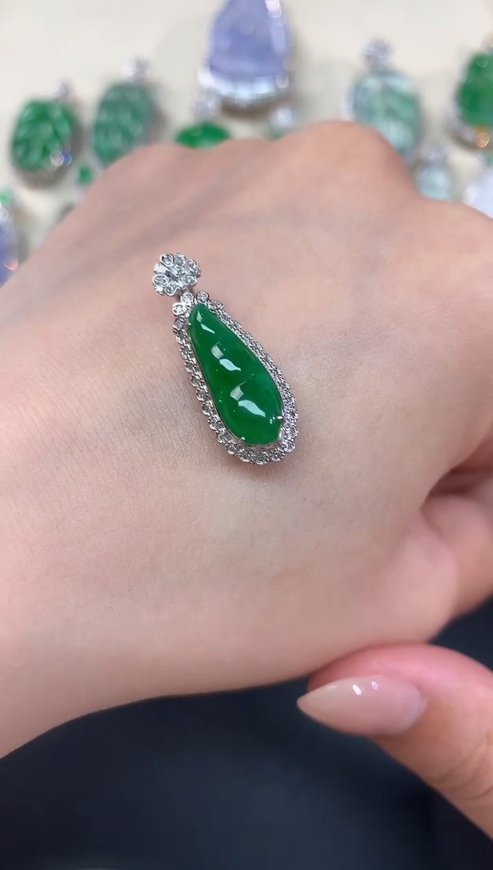 【闪购商品】翡翠吊坠(不含链)18K金镶嵌A102|6980